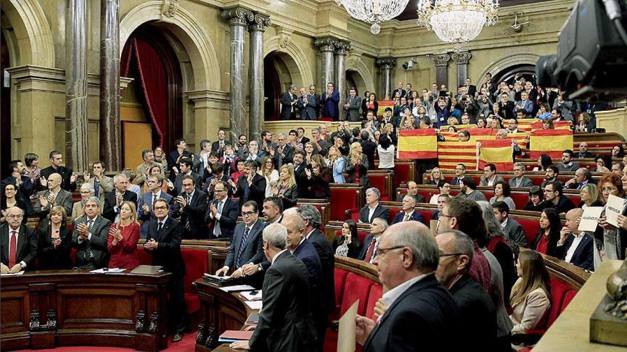 A spanyol alkotmánybíróság felfüggesztette a katalán függetlenségi népszavazást