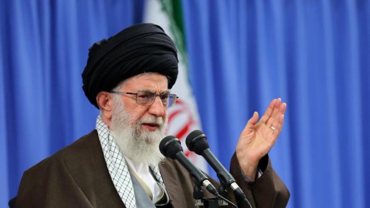 Khamenei diz que os inimigos do Irão se aproveitaram do acidente aéreo