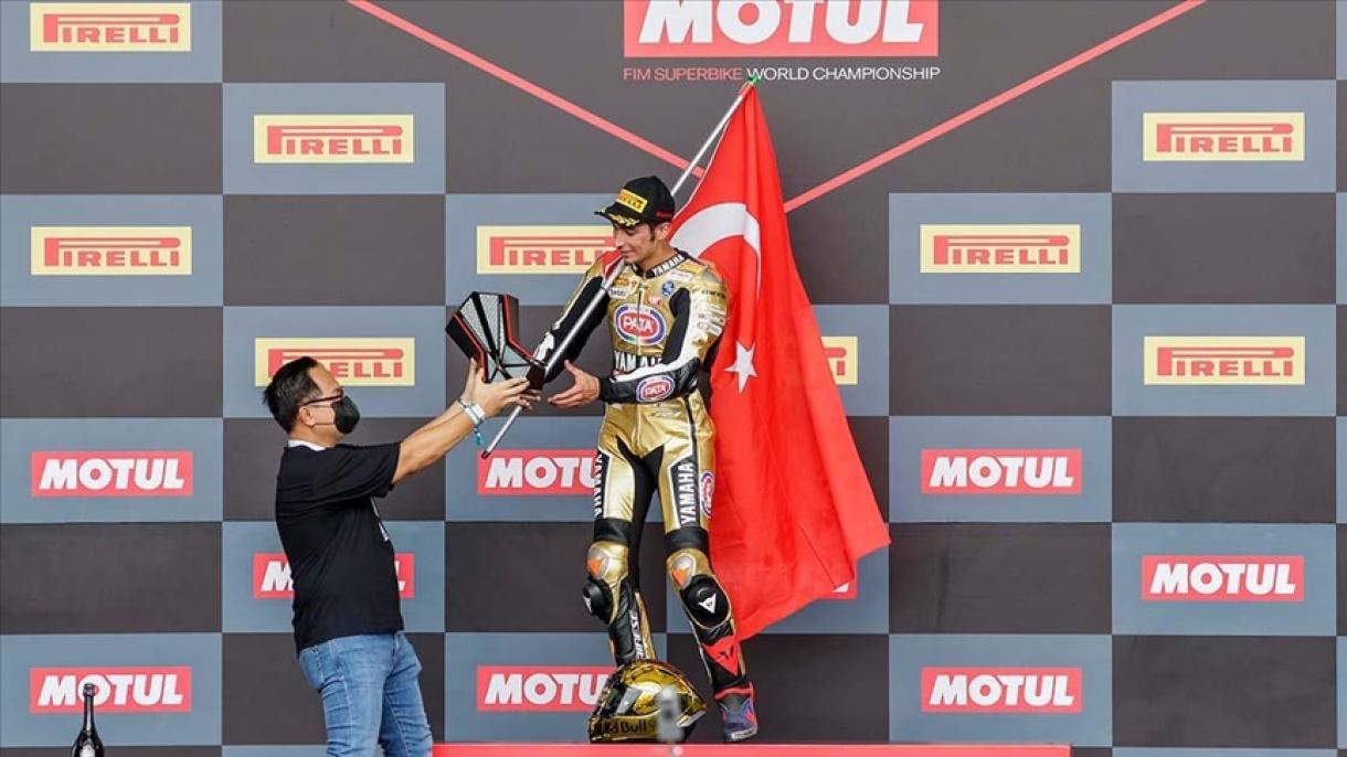 El motociclista turco Toprak Razgatlıoğlu se hizo el campeón del mundo