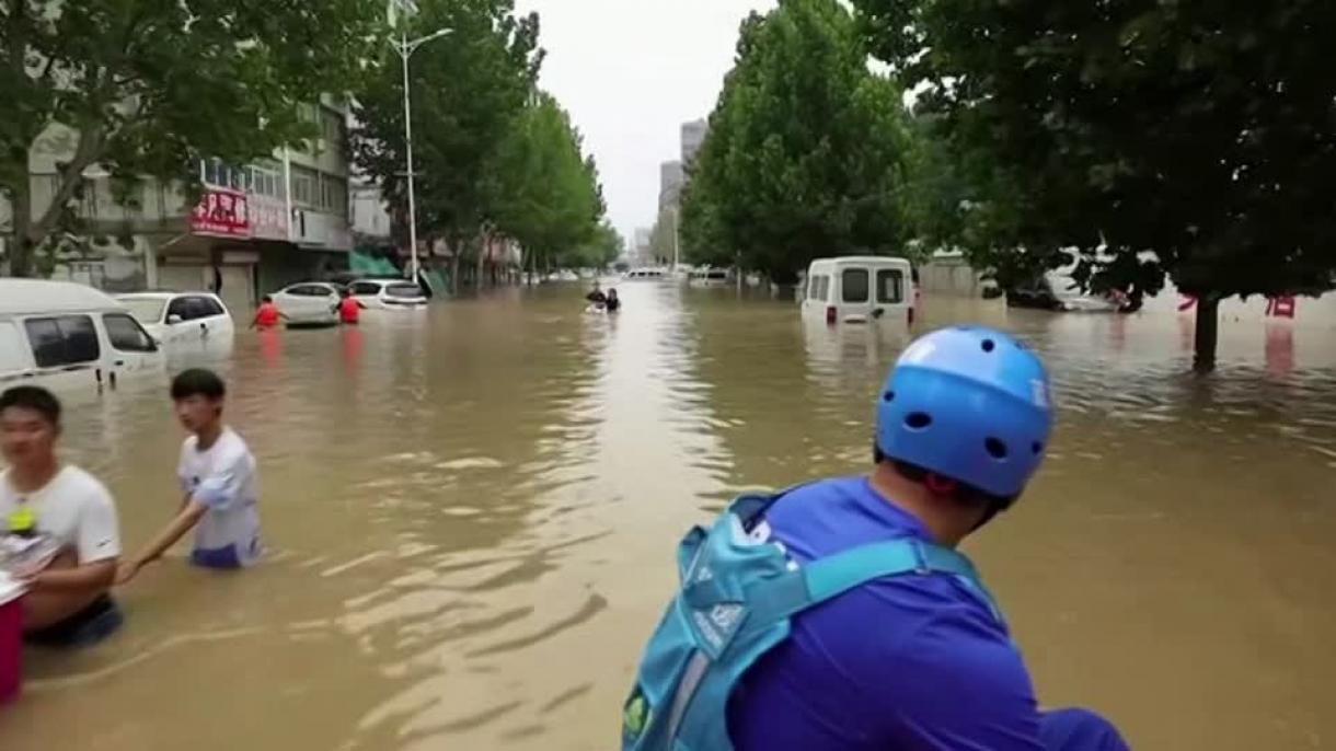 Al menos 15 muertos y casi 2 millones de afectados dejan las inundaciones en el norte de China