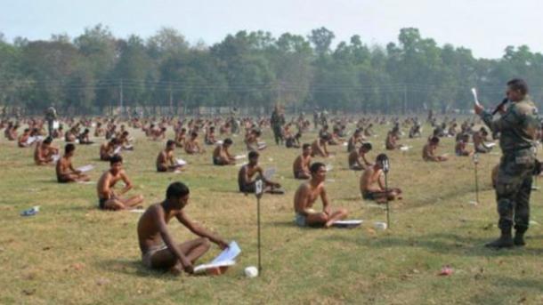 India,  candidati tutti in mutande all'esame per entrare nell'esercito
