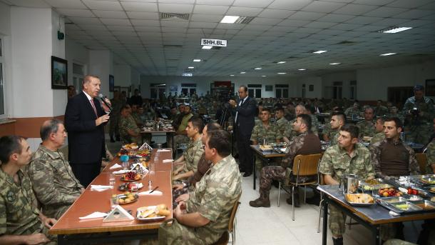 Την 70η Μηχανοκίνητη Ταξιαρχία Πεζικού επισκέφθηκε ο Ερντογάν