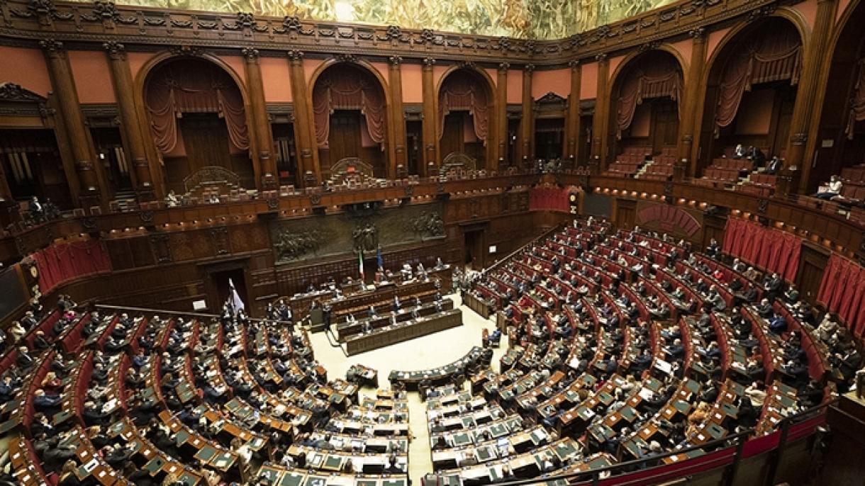 در ایتالیا کونته و دولت وی از مجلس نمایندگان رای اعتماد گرفت