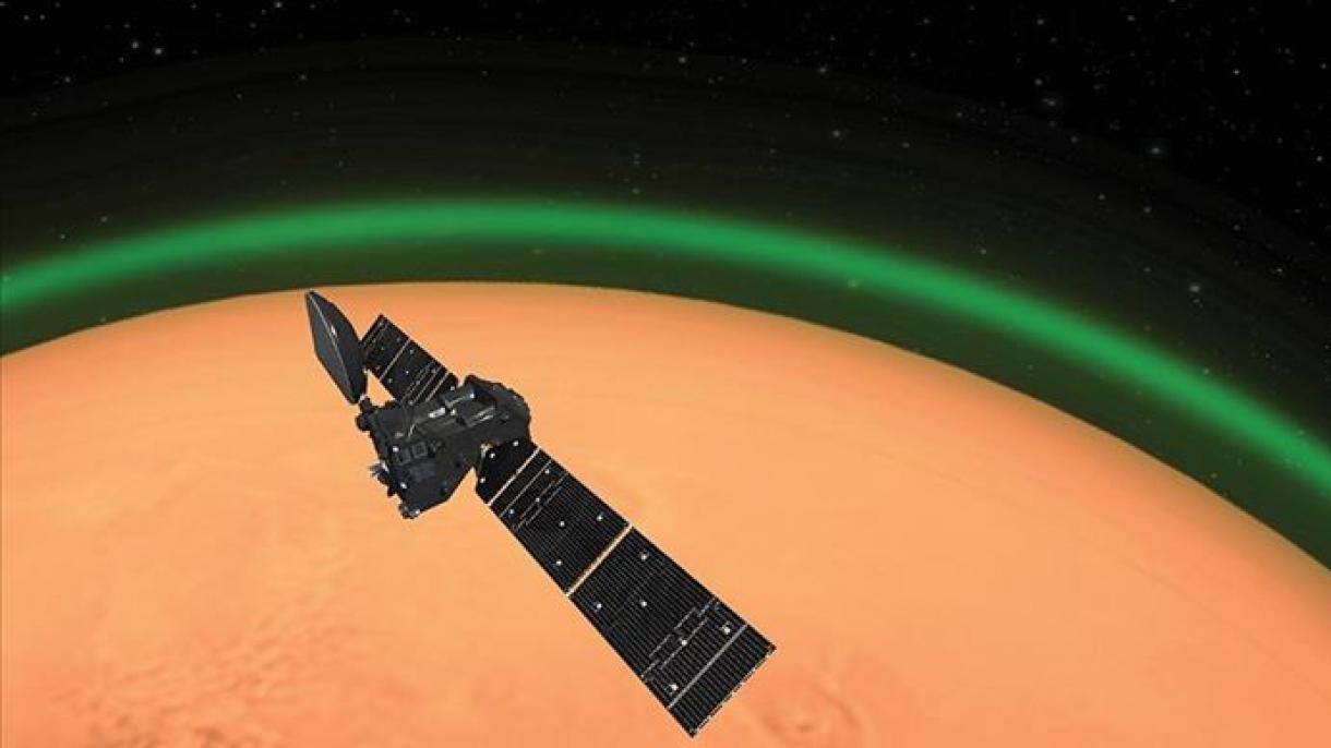 Mars atmosferində zümrüd yaşılı bir parıltı yayılıb