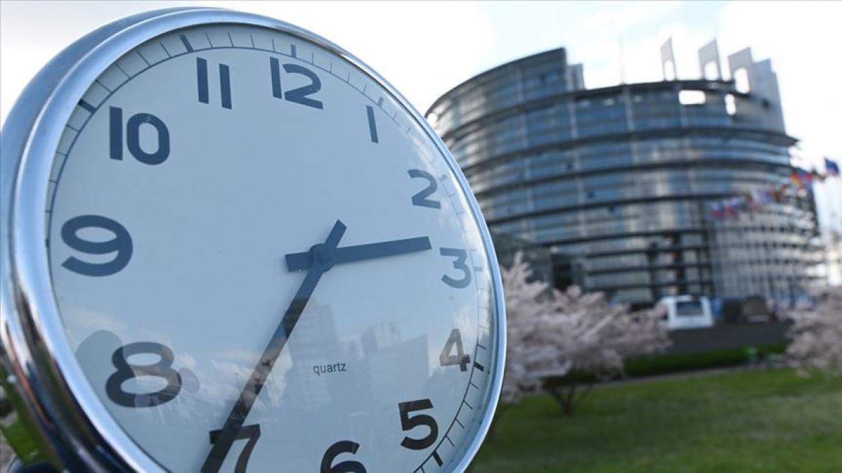 Parlamento Europeo aprueba el fin del cambio horario en 2021