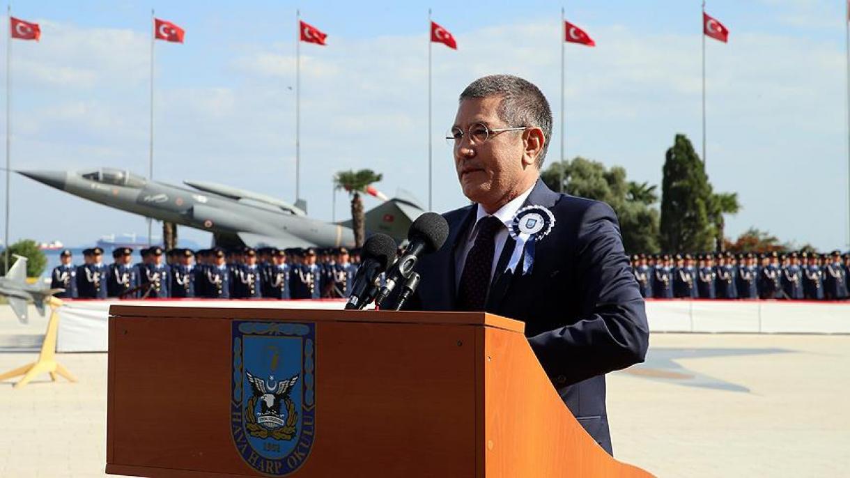 تاکید وزیر دفاع ملی ترکیه به اهمیت توسعه صنایع دفاعی اینکشور