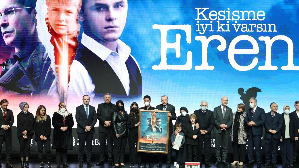 Президент Эрдоган : "Кесилиш : Сен болгонуң үчүн кубанычтамын Эрен" аттуу тасманы көрдү