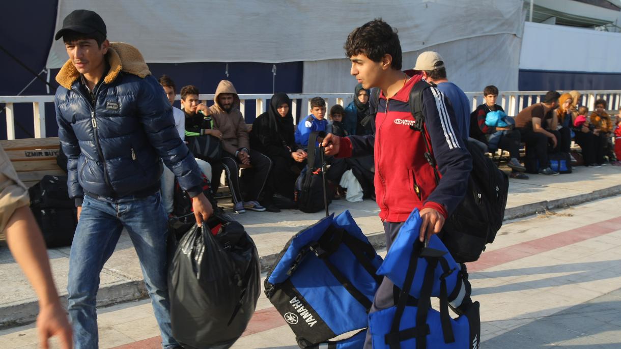 Περισυλλογή  παράτυπων μεταναστών στην Ιζμίρ