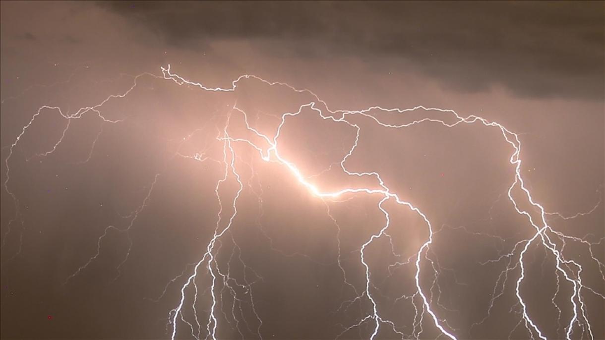 India: 61 mil rayos que caen en 2 horas matan a 12 personas