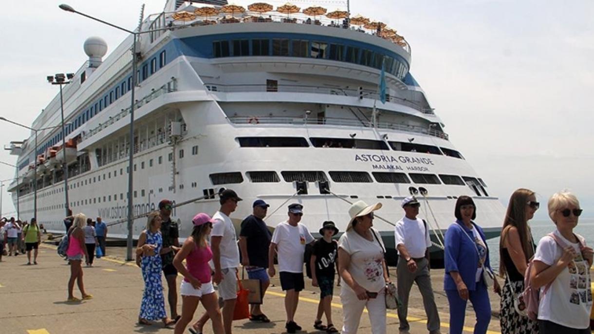 Alrededor de 300.000 viajeros de cruceros visitaron Türkiye en los primeros 5 meses de 2023