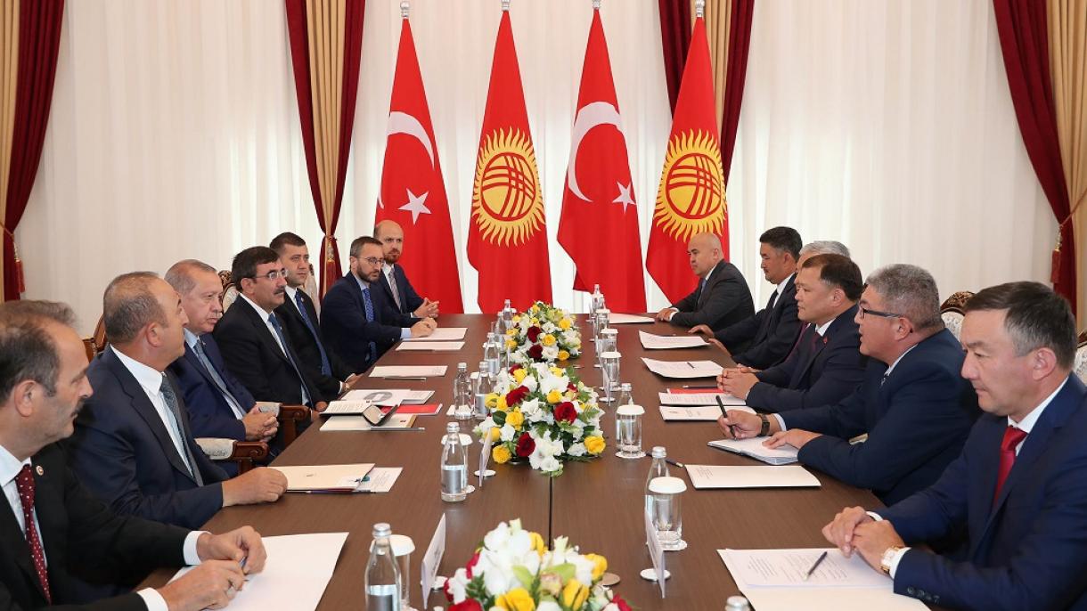 Presidente Erdogan mantém contatos no Quirguistão