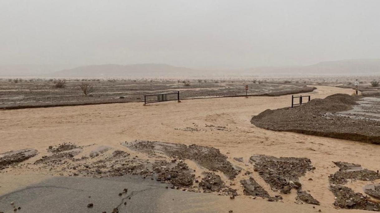 美国加州死亡谷国家公园发生洪水