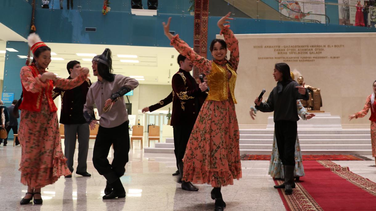 哈萨克斯坦热烈庆祝纳乌鲁孜节