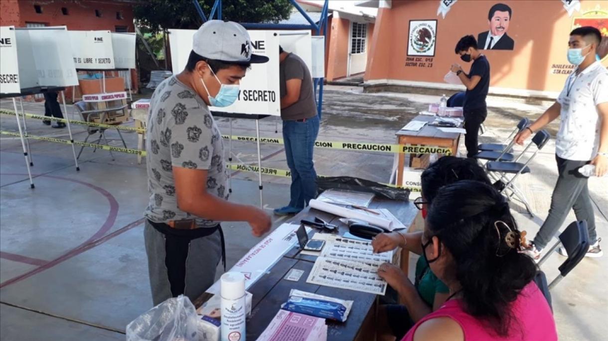 Partido de Gobierno en México culpó al instituto electoral por la baja participación en el referendo