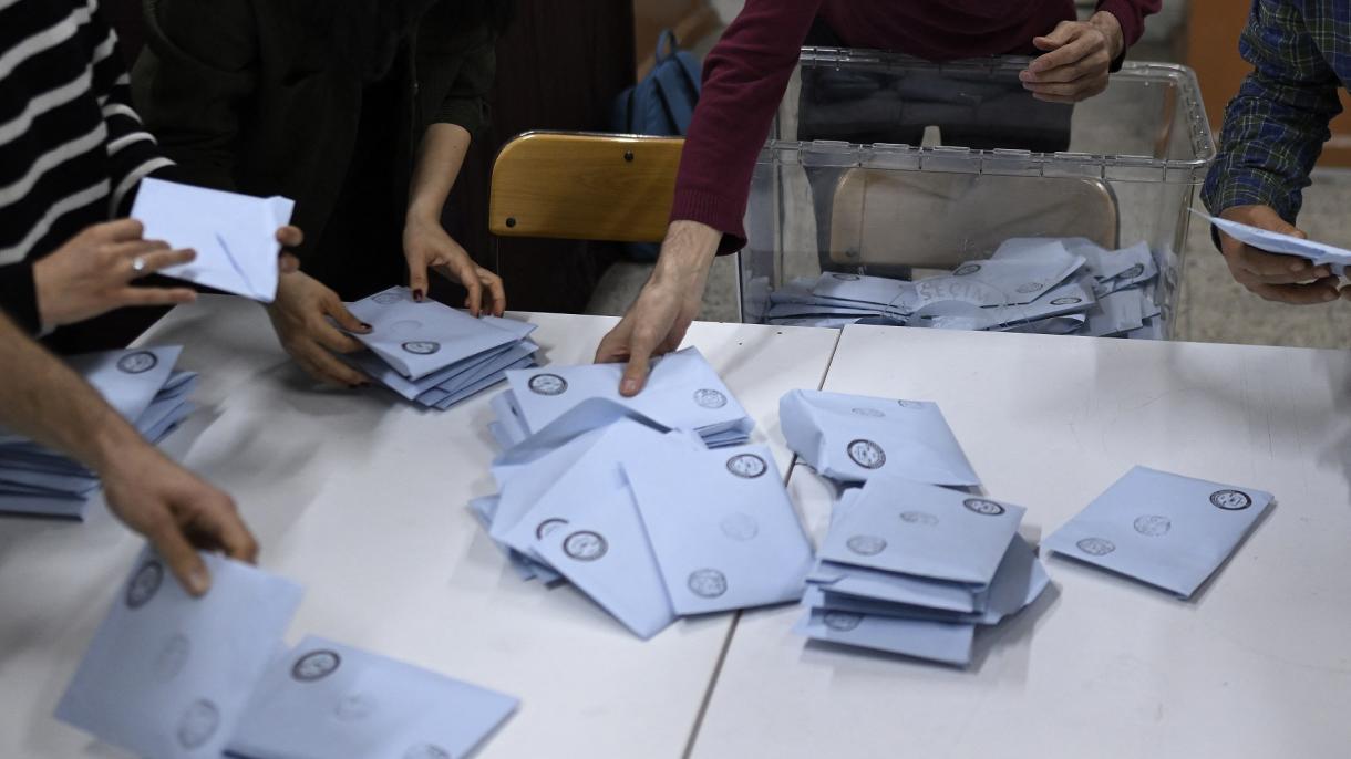 مراحل رای گیری  برای انتخاب روسای شهرداریهای ولایات و اولوسوالیها در تورکیه تکمیل شد