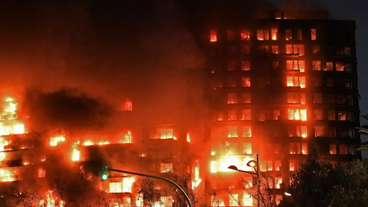 西班牙一栋14层的高楼起火 4人遇难14人受伤