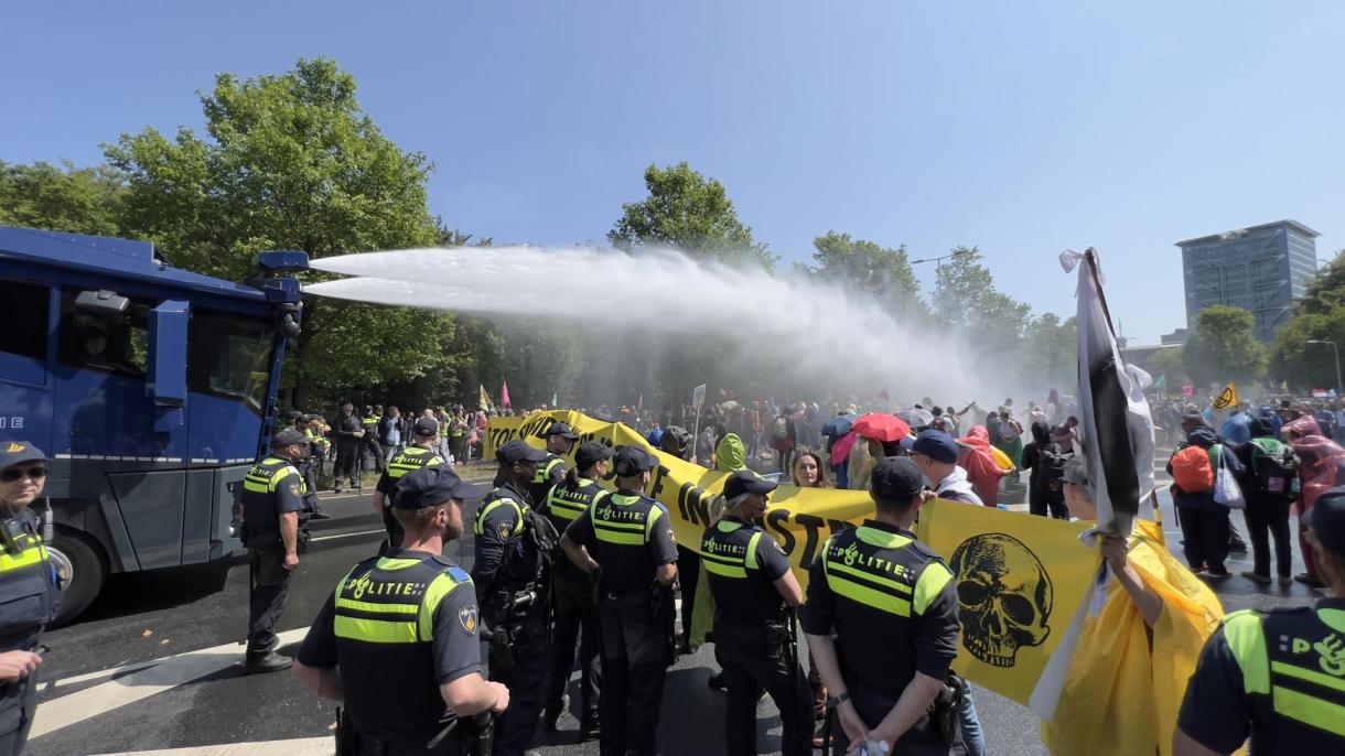 Detienen a más de 1500 personas en Países Bajos durante una protesta ecológica