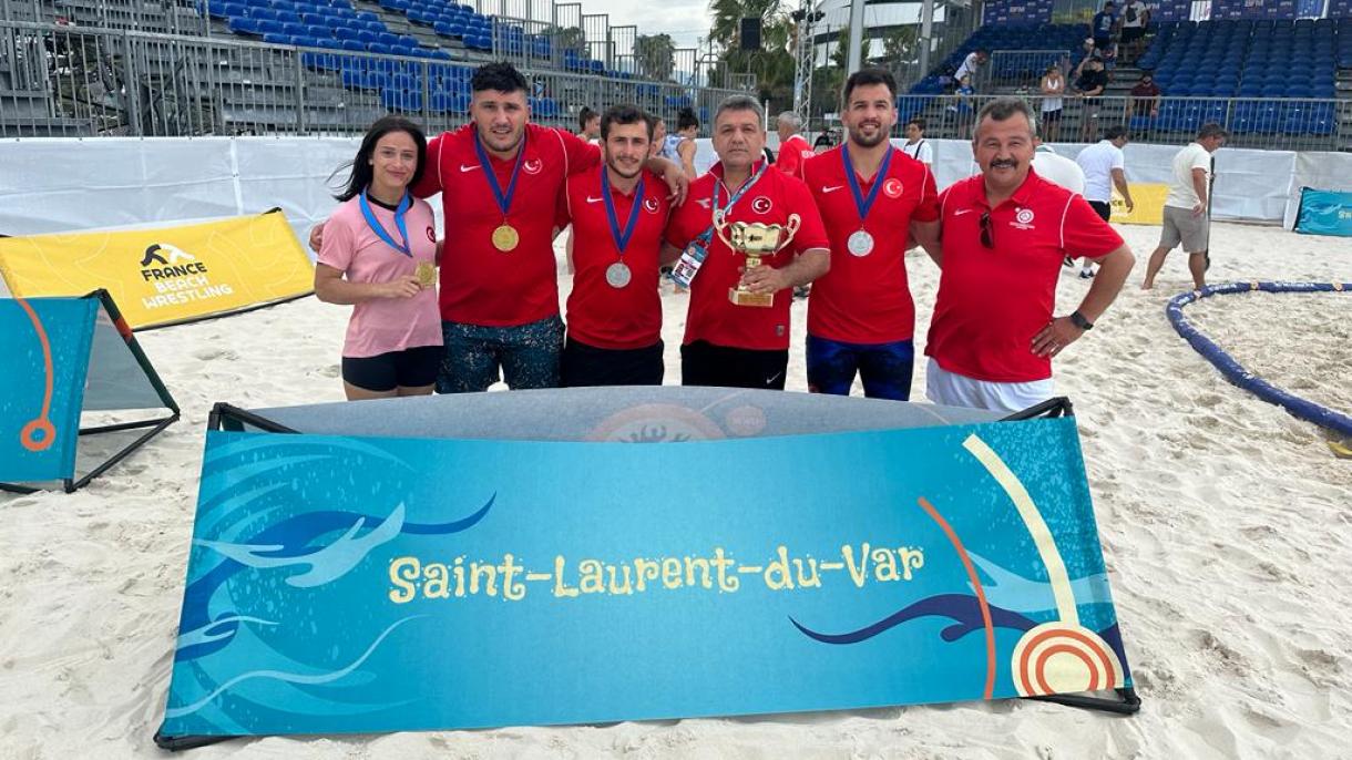 Campeonato Mundial de Lucha Playa: deportistas turcos obtienen medallas de oro y plata