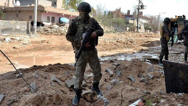 El PKK martirizó un soldado turco en Mardin