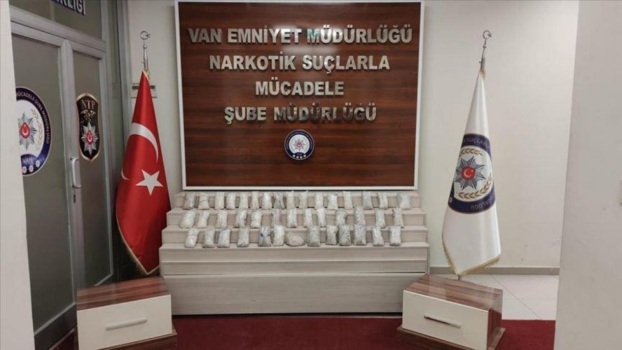 طی یک هفته اخیر بیش از 15 کیلوگرم ماده مخدر در استان وان ترکیه کشف و ضبط شد