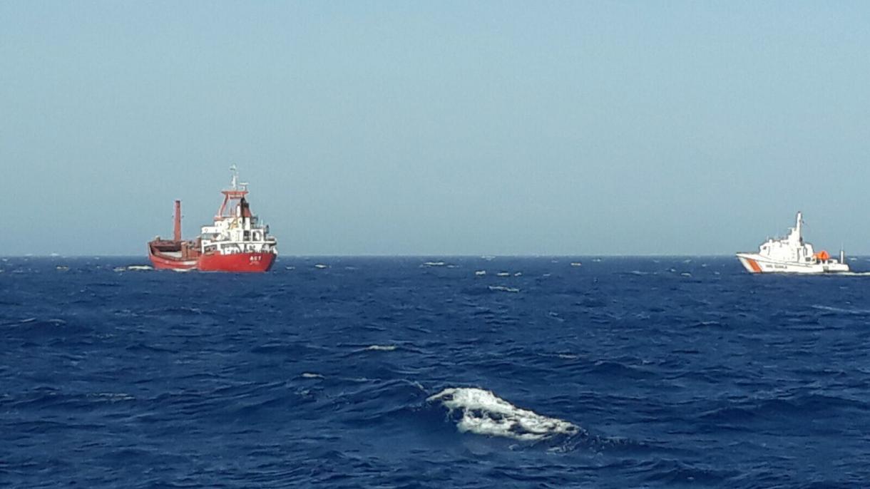 I greci sparano a una nave da carico turca nel Mar Egeo