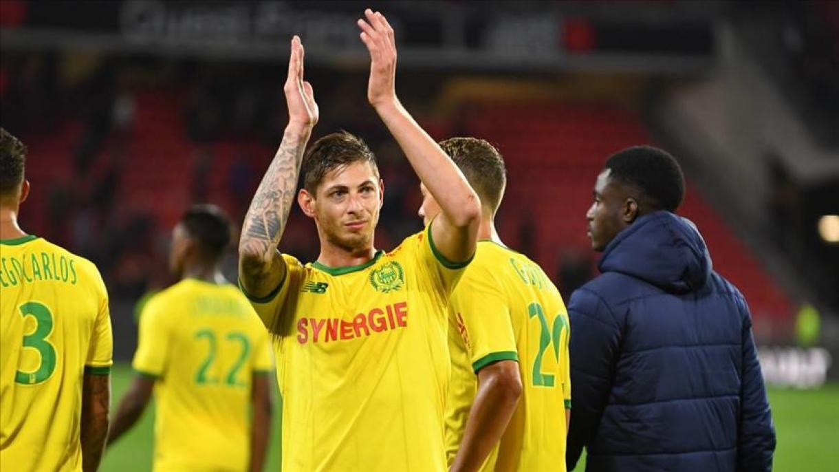 O avião em que viajava o falecido jogador Emiliano Sala não tinha licença  para voar