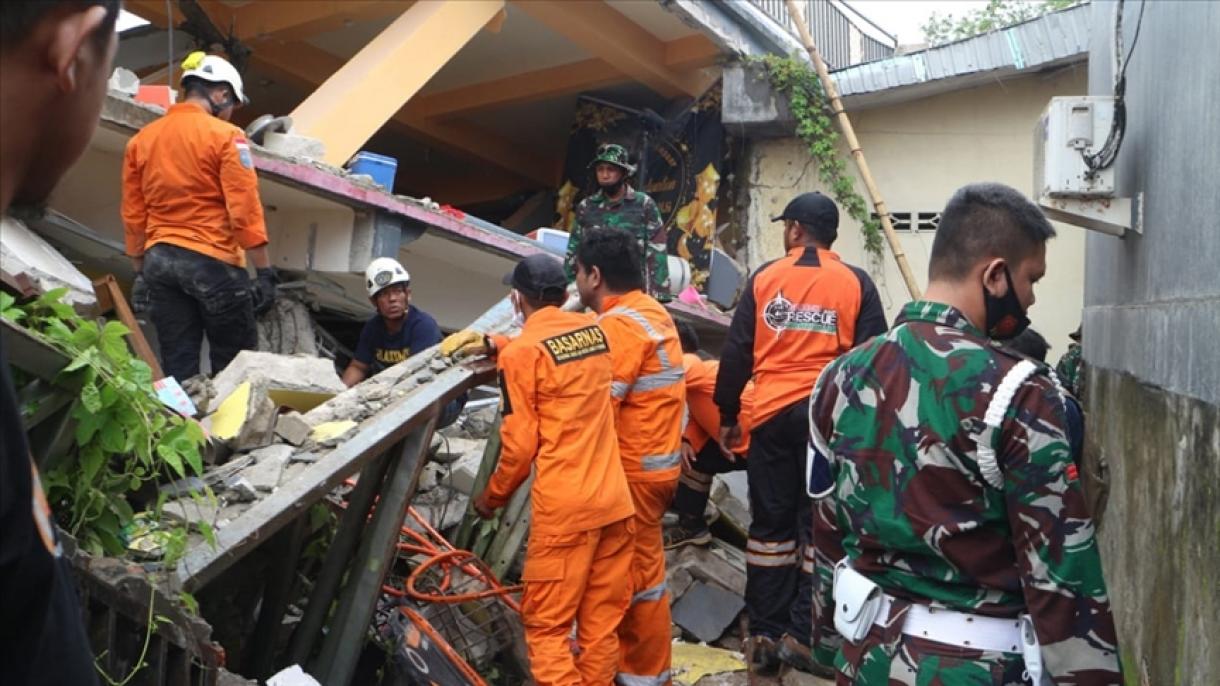Расте броят на жертвите на земетресението в Индонезия...