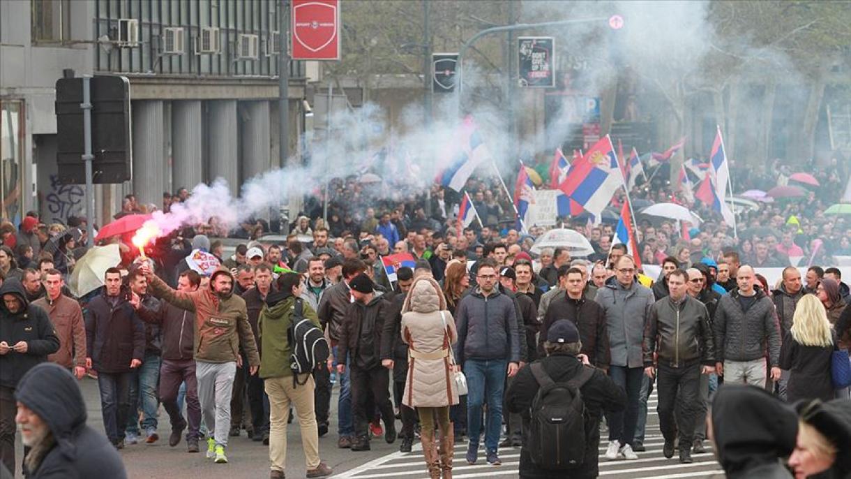 سربیا: ہزاروں افراد کی شرکت سے احتجاجی مظاہرے