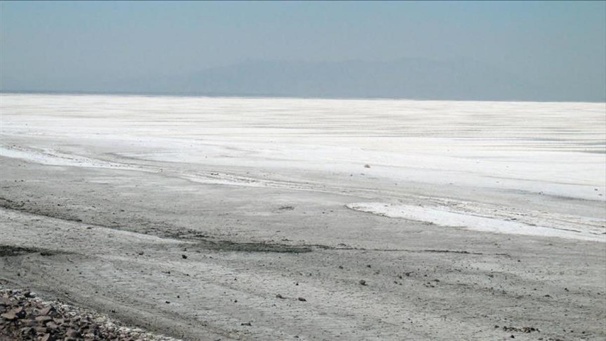 آب دریاچه ارومیه در مقایسه با مدت مشابه سال گذشته کاهش یافت