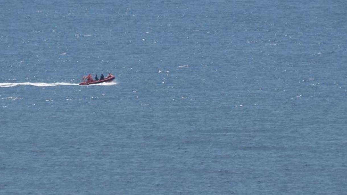 克里特岛附近一移民船只进水