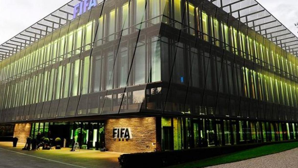 FIFA ijarige bérilidighan putbolchi sanigha cheklime qoydi