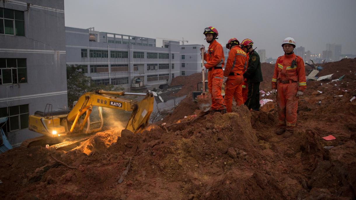 中国一处建筑工地发生山体滑坡