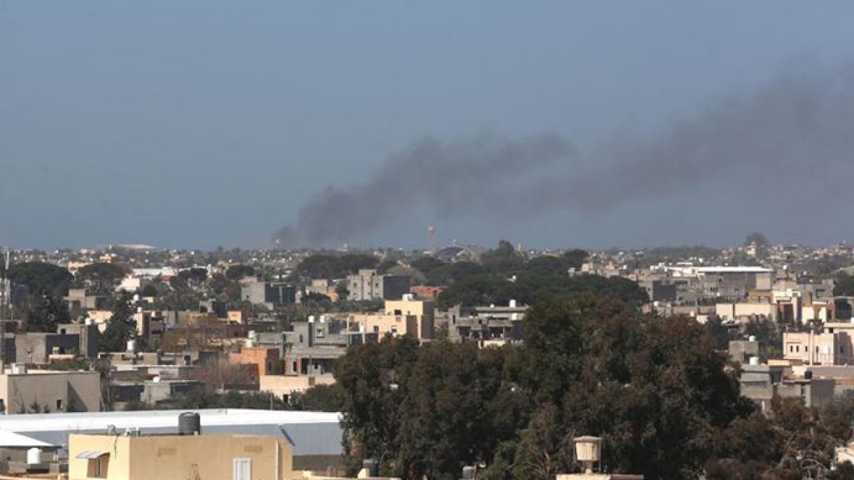 Las fuerzas de Haftar siguen a sus ataques en Libia