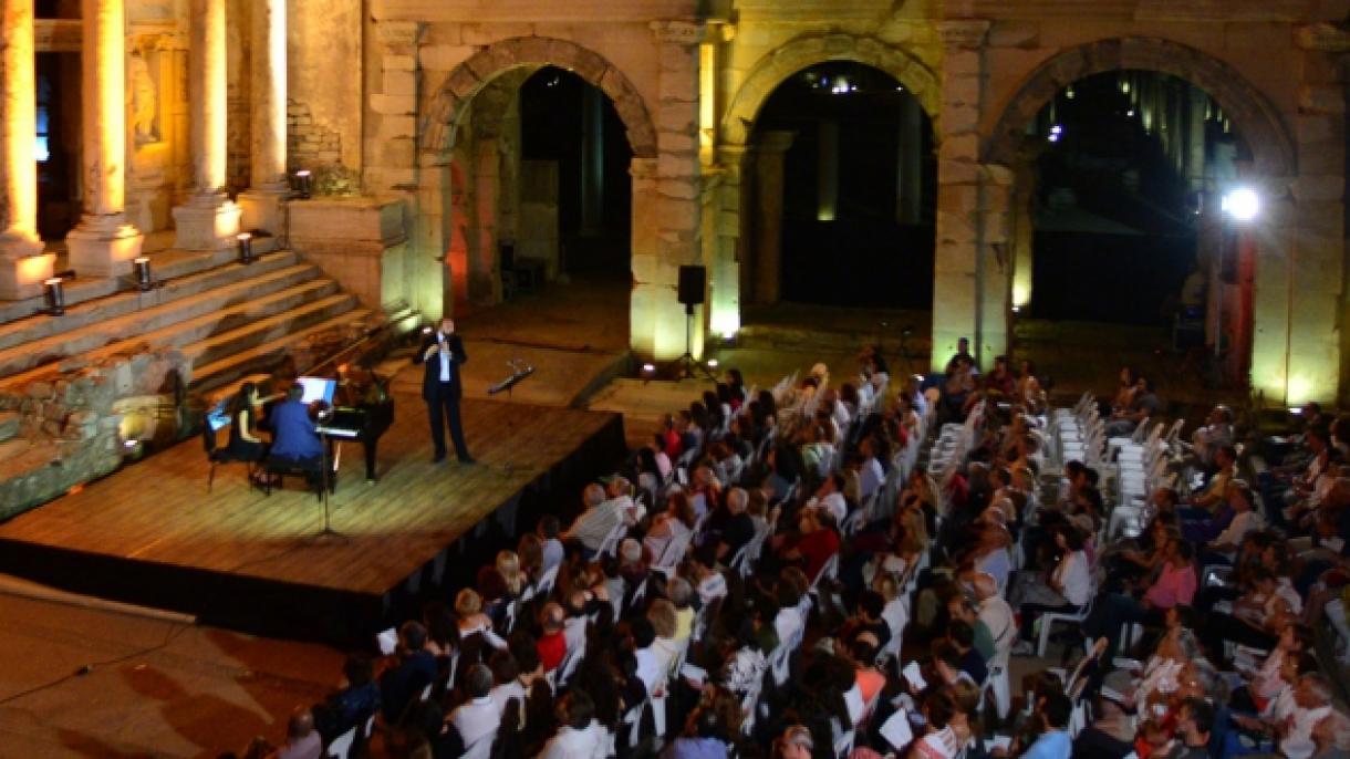 کنسرت موسیقی باخ در شهر باستانی افسوس