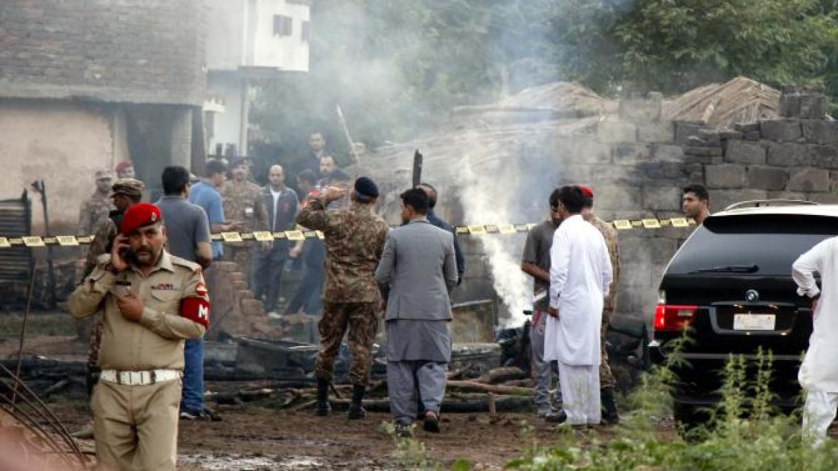 پاکستان: تربیتی طیارہ آبادی پر گر گیا، 18 افرادشہید
