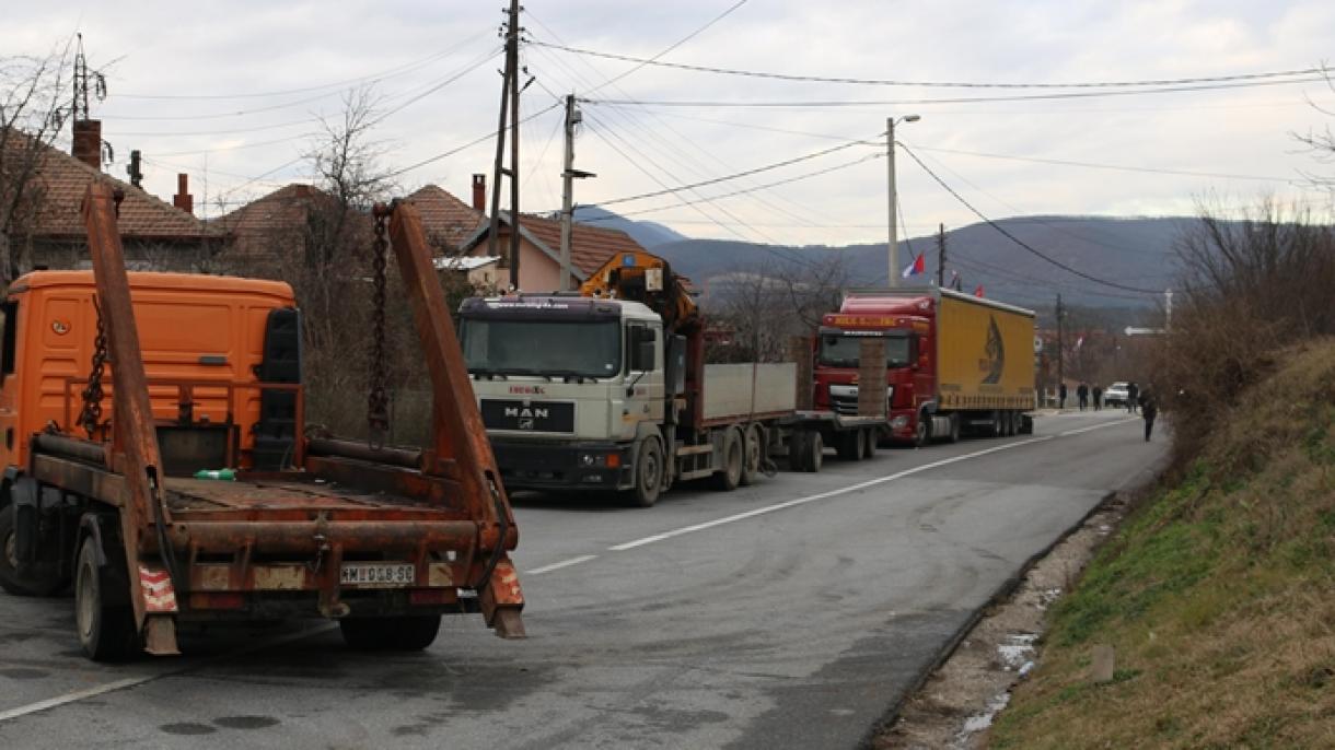 Kosowadaky Barrikadalaryň Esasy Bölegi Ortadan Aýryldy