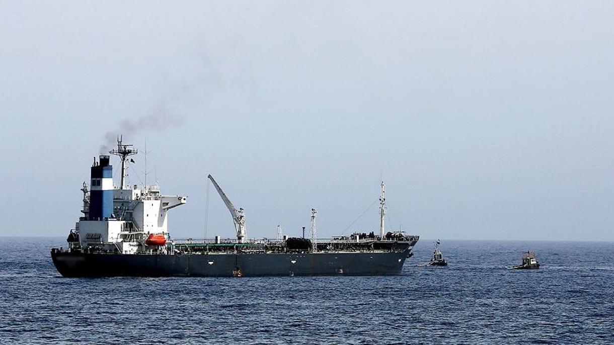 برخورد سه موشک آر پی جی از سواحل یمن به نفتکشی در تنگه باب المندب