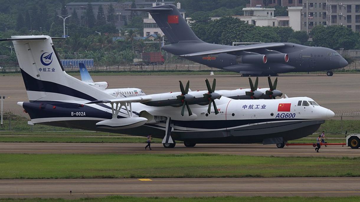 中国国产世界最大水陆两栖飞机AG600首飞成功