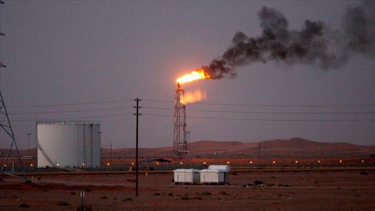 Arabia Saudí recorta a la mitad su producción de petróleo tras los ataques