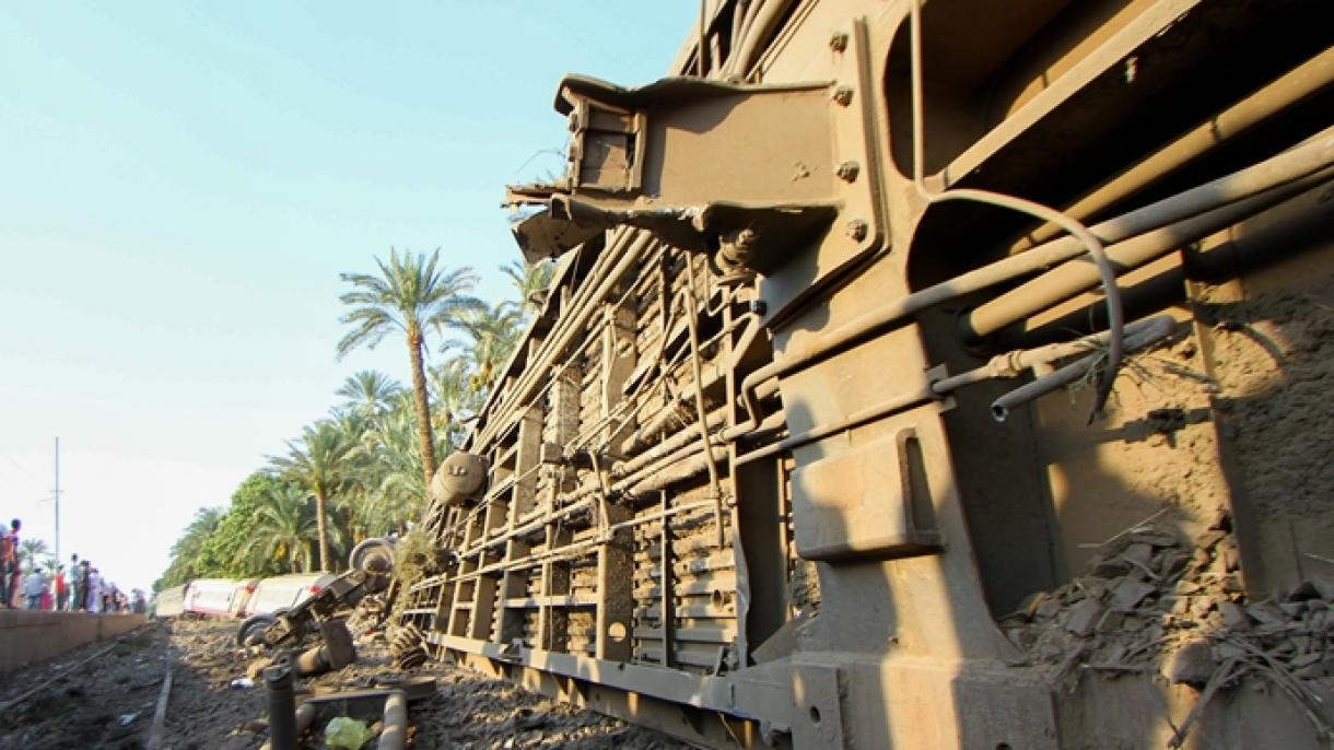 تصادم دو قطار در مصر ده‌ها کشته و زخمی بر جای گذاشت