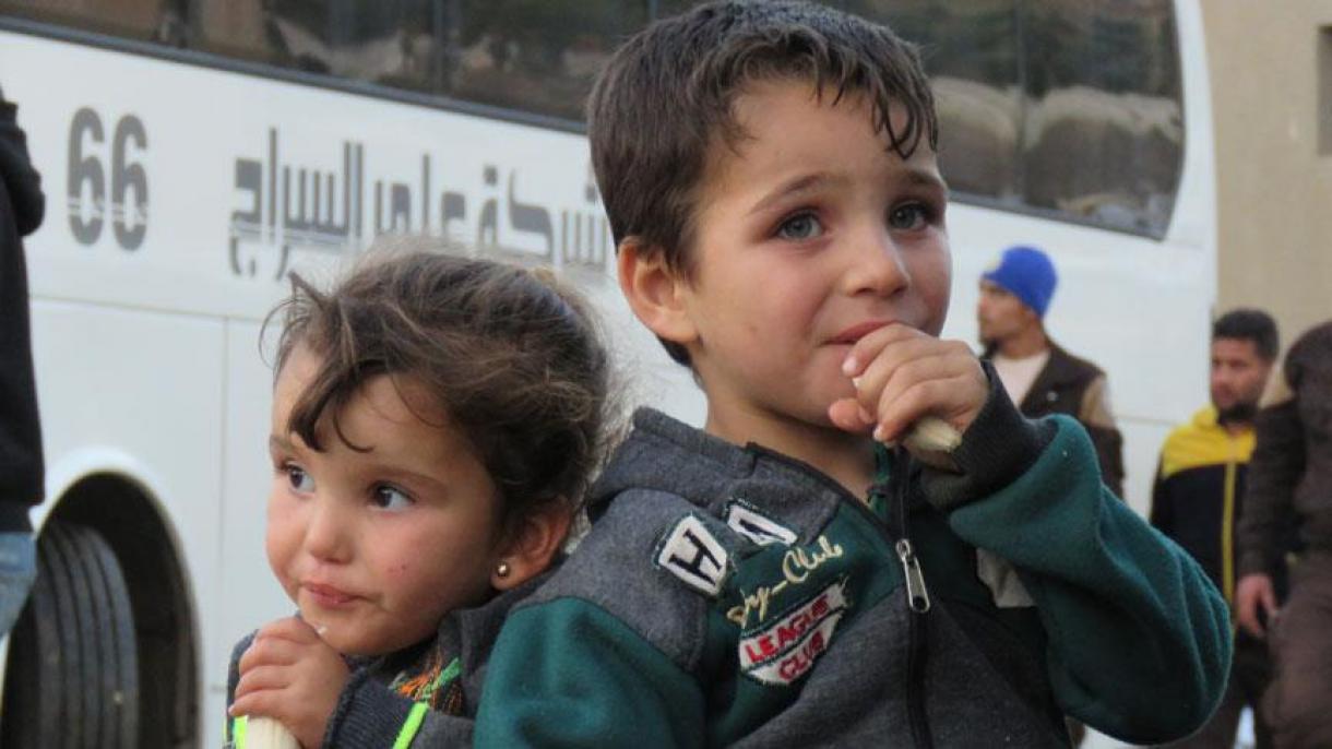 Siguen las evacuaciones desde las zonas asediadas por el régimen de Asad y sus apoyadores en Siria