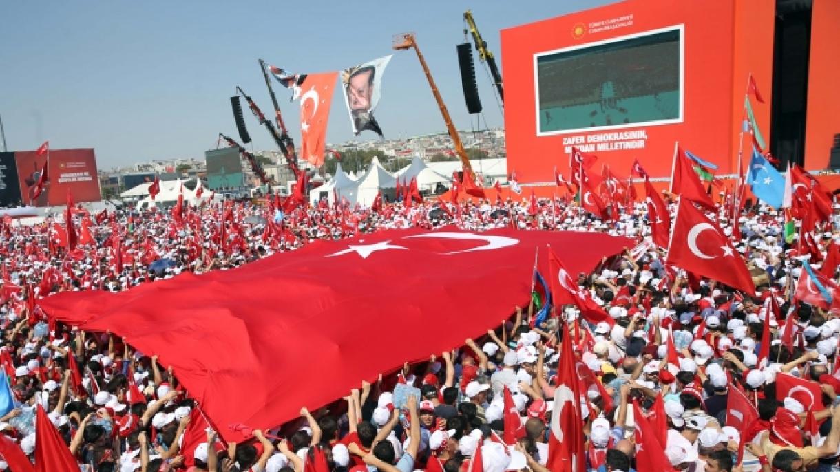 Istambul: Minuto de silêncio em comício pró-democracia