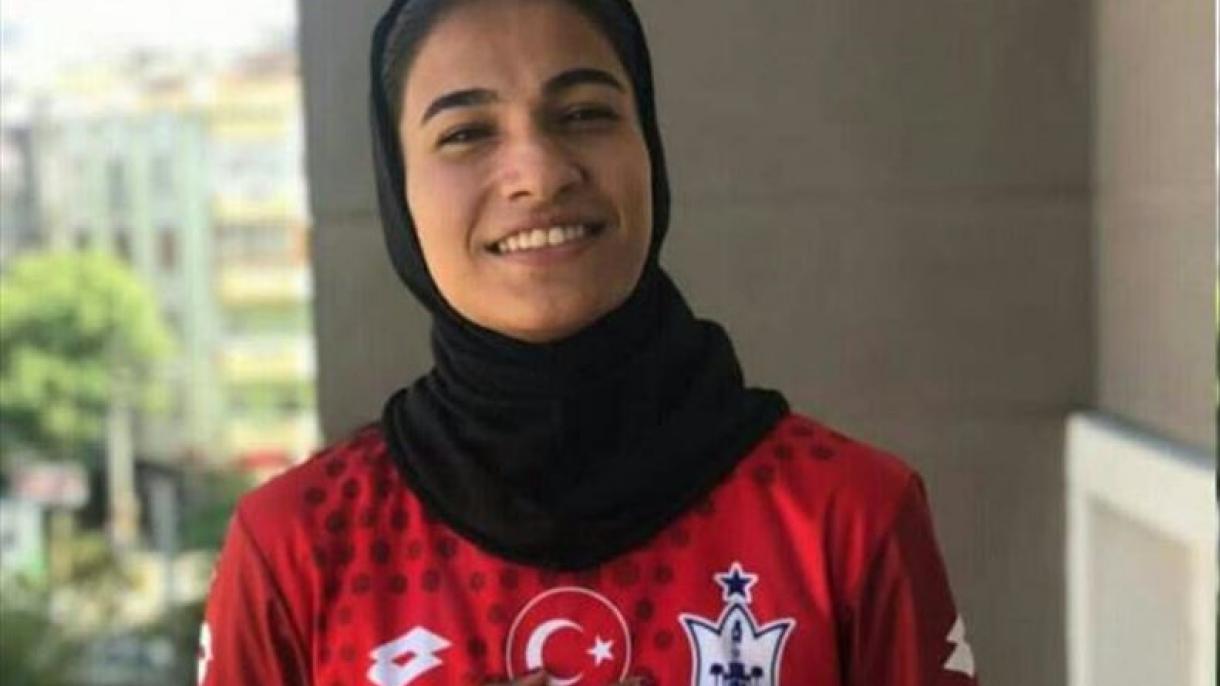 دختر فوتبالیست ایرانی در تیم ترکیه بازی خواهد کرد
