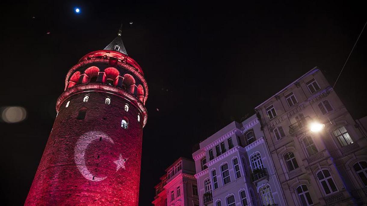 نور افشانی برج گالاتا به رنگ سرخ و سفید