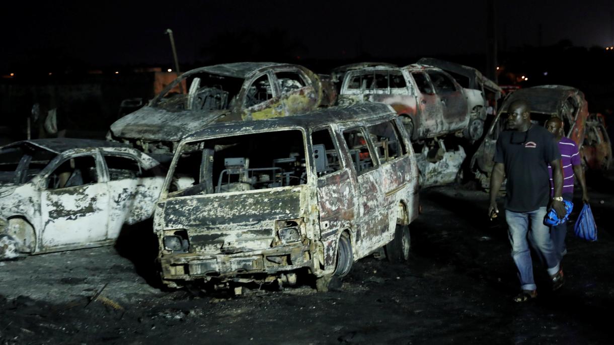 尼日利亚拉各斯市一油罐车与汽车相撞  9人丧生