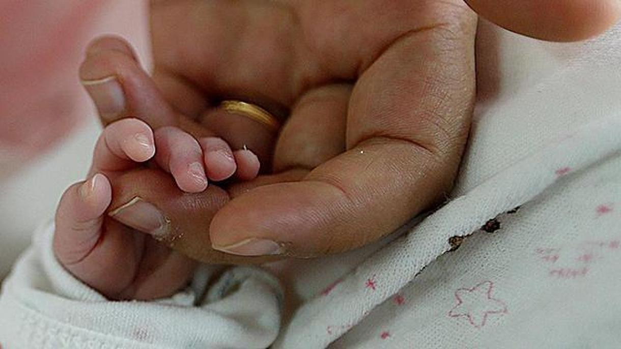 马里妇女诞下9胞胎 母子平安