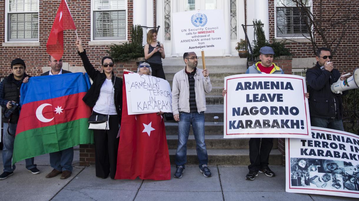 阿塞拜疆人在美国抗议亚美尼亚的屠杀行径