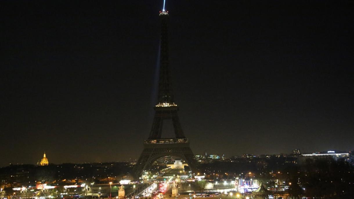 Luminile turnului Eiffel, au fost oprite pentru Alep