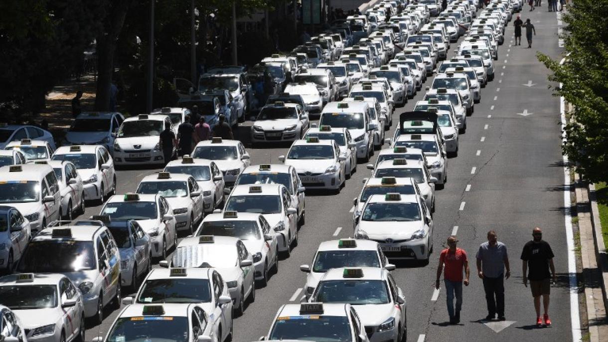 Taxistas de Madrid decidirán si siguen el paro