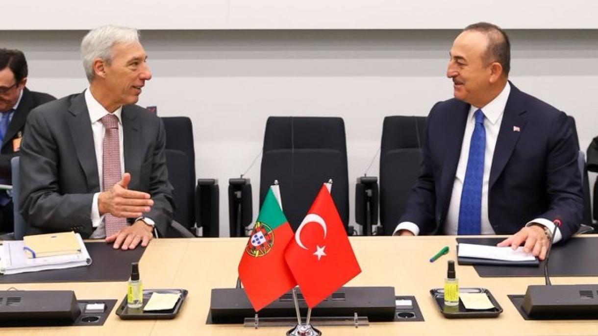 Чавушоглу се срещна с португалския външен министър Кравиньо